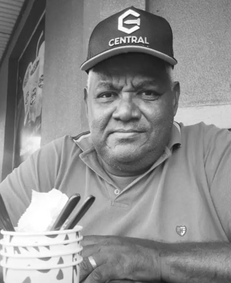 Mara Rosa chora a perda do amigão Zé Preto - Morto por engano